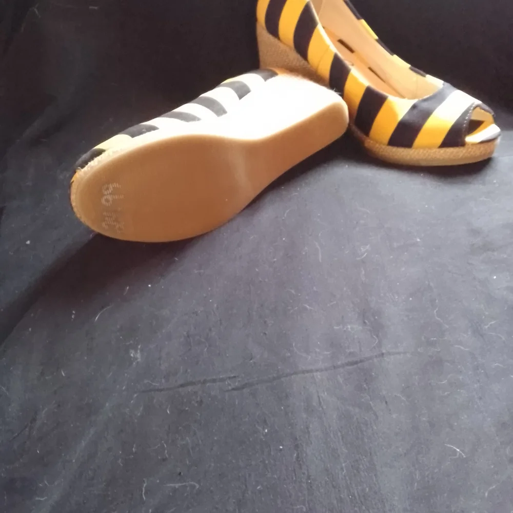 Shoes - Picture 2 of 3